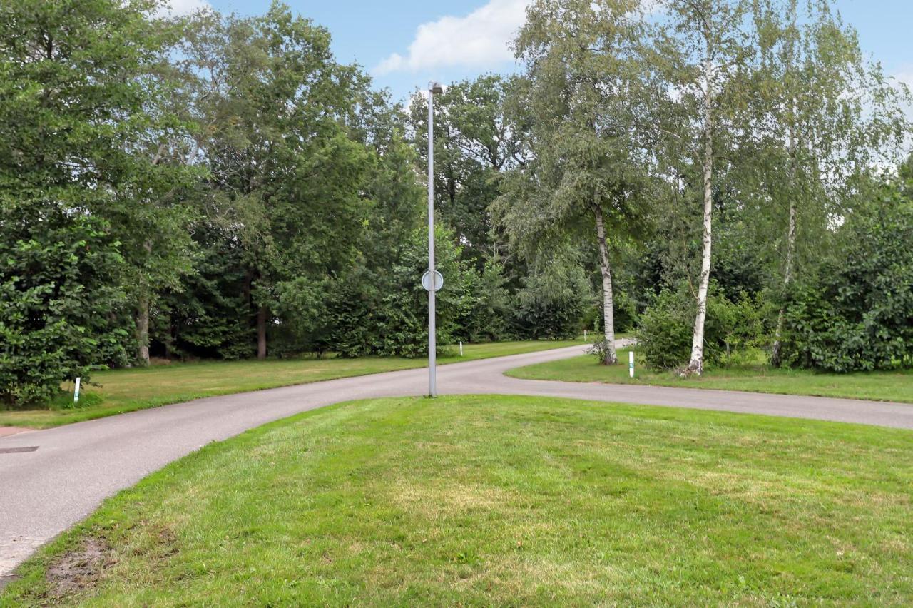 Landelijk chalet 87 Oosterwolde  Buitenkant foto